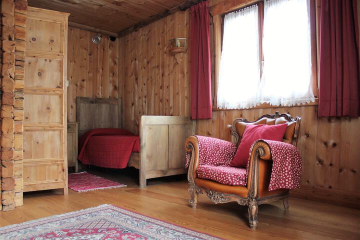 Room 35 of 79