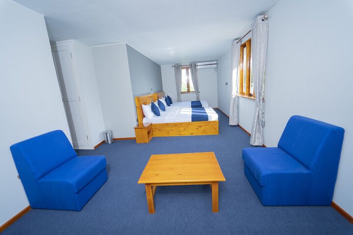Room 4 of 13