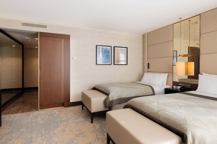Room 73 of 457