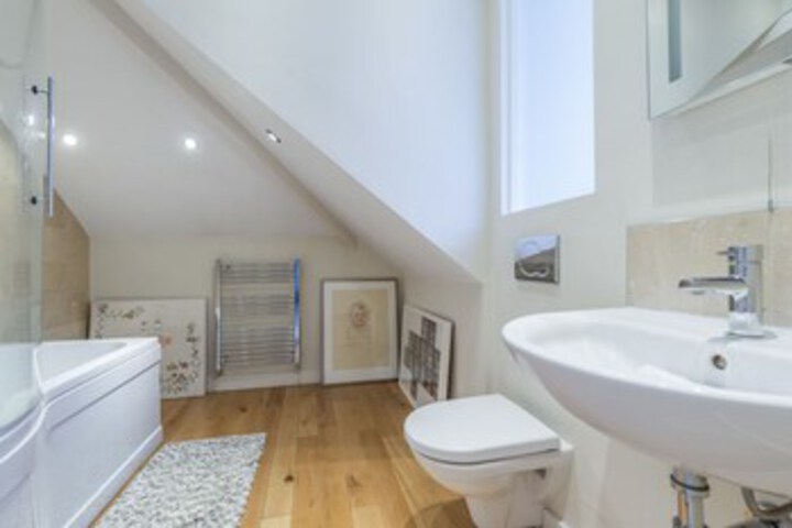 Room 2 of 27