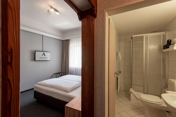 Room 10 of 21