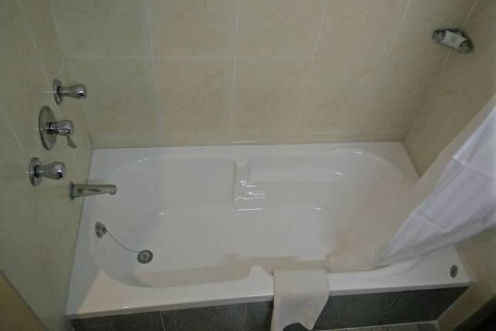 Room 9 of 25