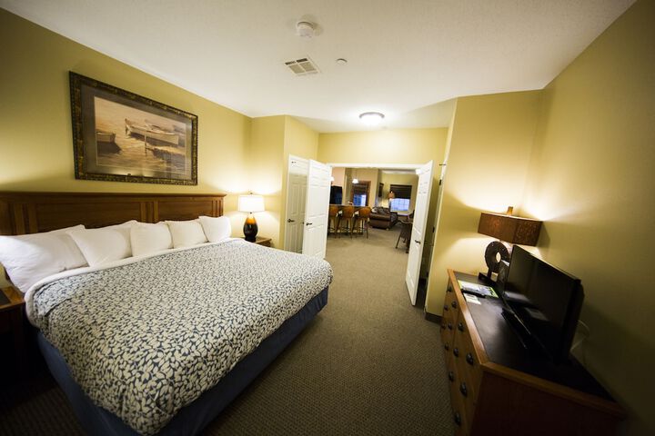1 King Bed (3 of 39)