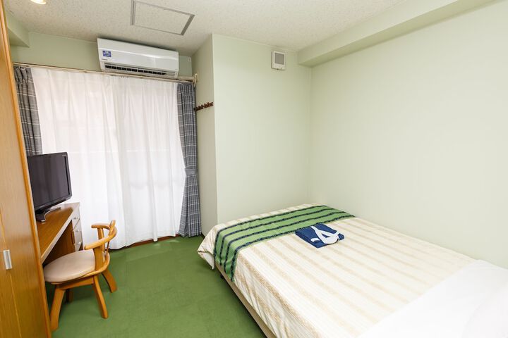 Room 16 of 48