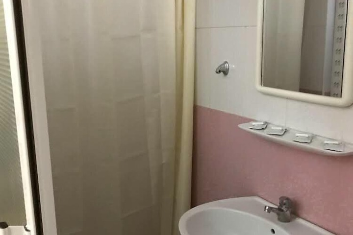 Room 11 of 19