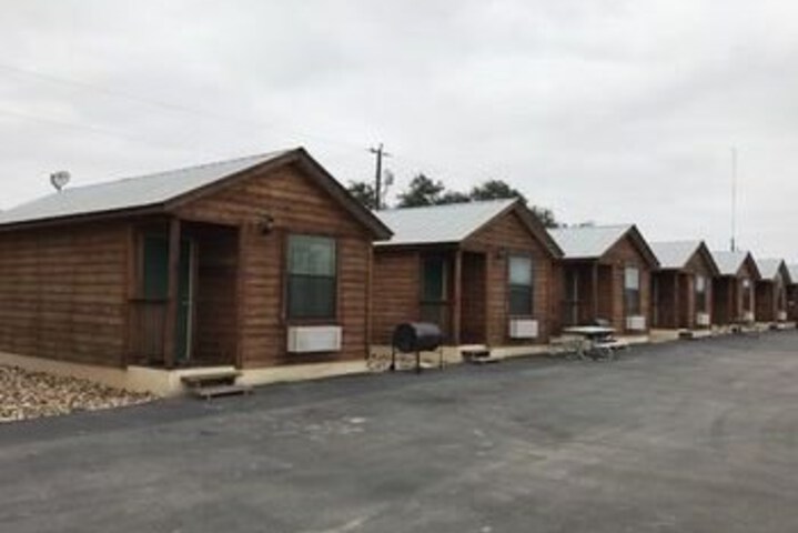 Exterior of Live Oak Lodges