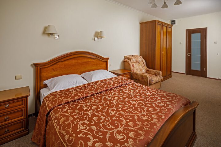 Room 12 of 19