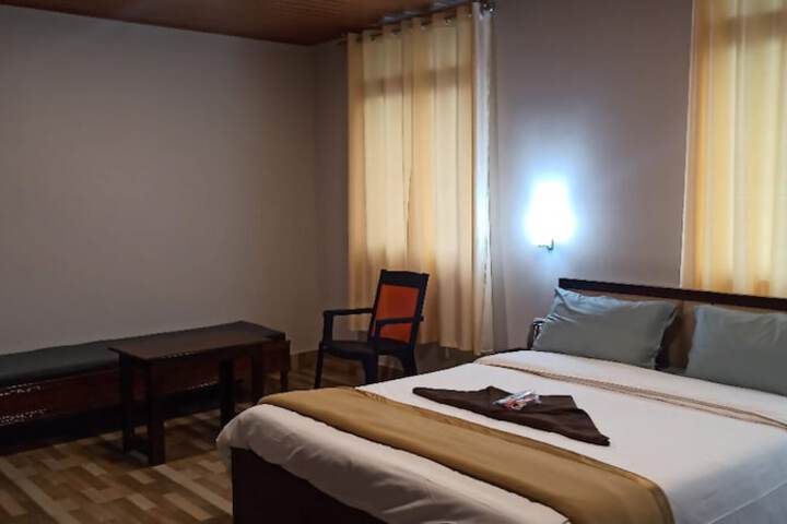 Room 4 of 17