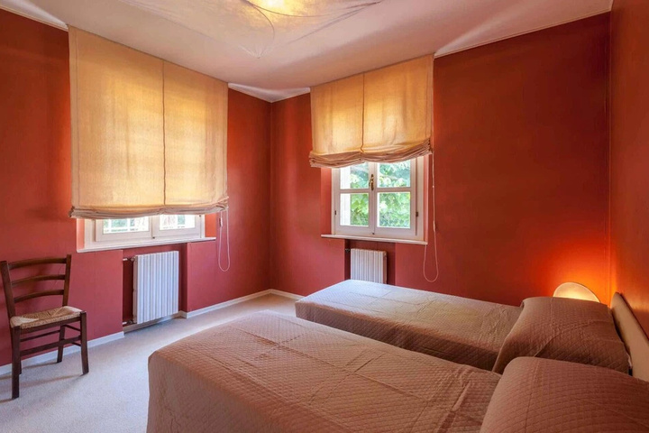 Room 5 of 20