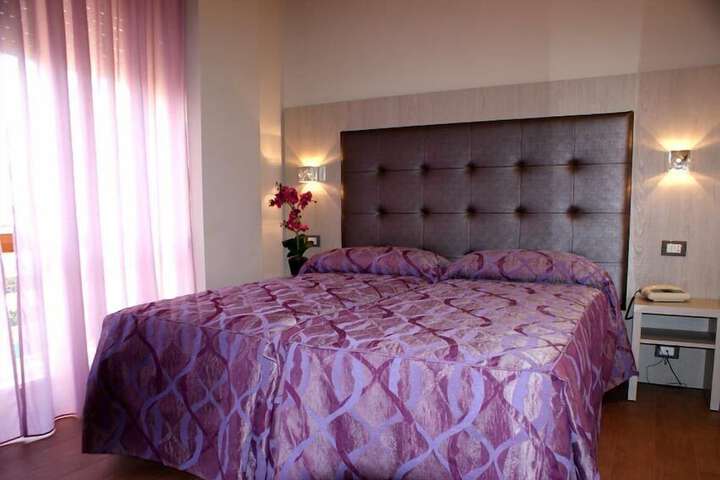 Room 13 of 68
