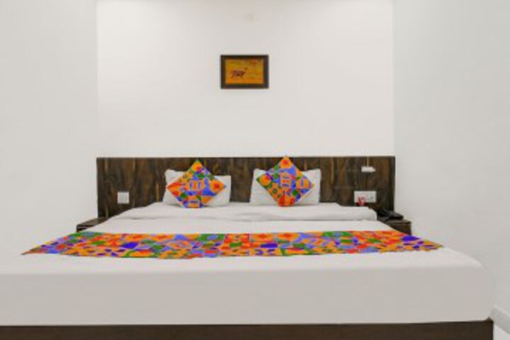 Room 16 of 36