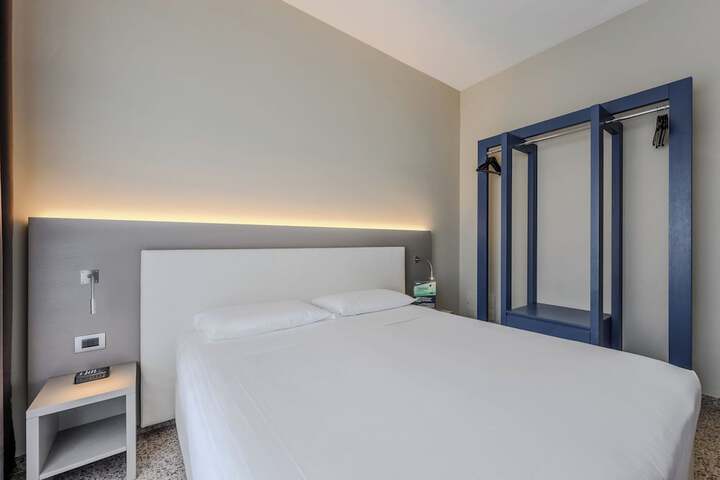 Room 22 of 61