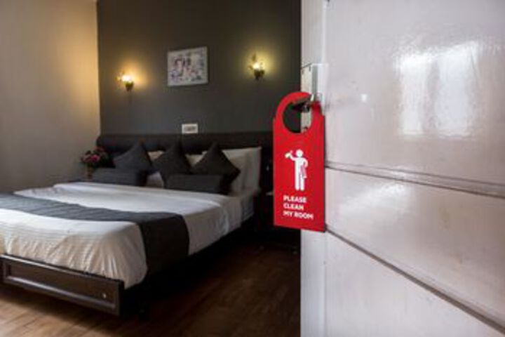 Room 13 of 20