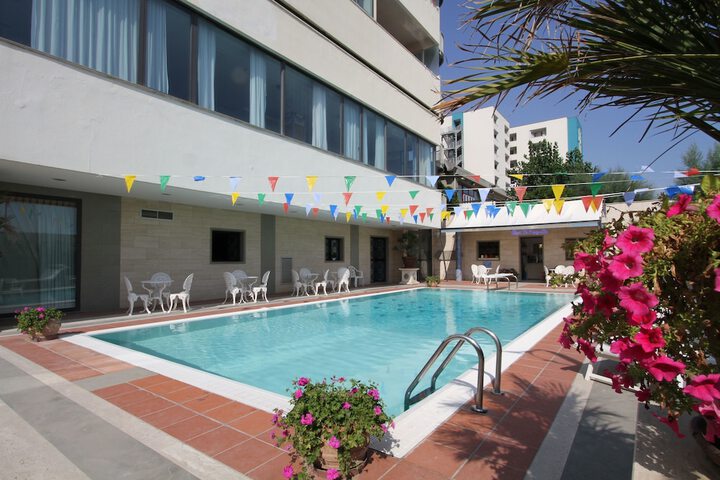 Pool 33 of 69