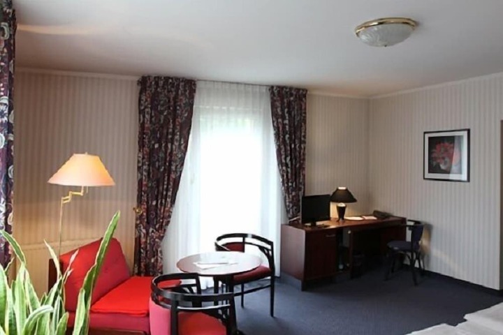 Room 8 of 16