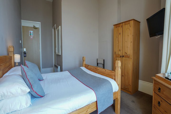 Room 15 of 111
