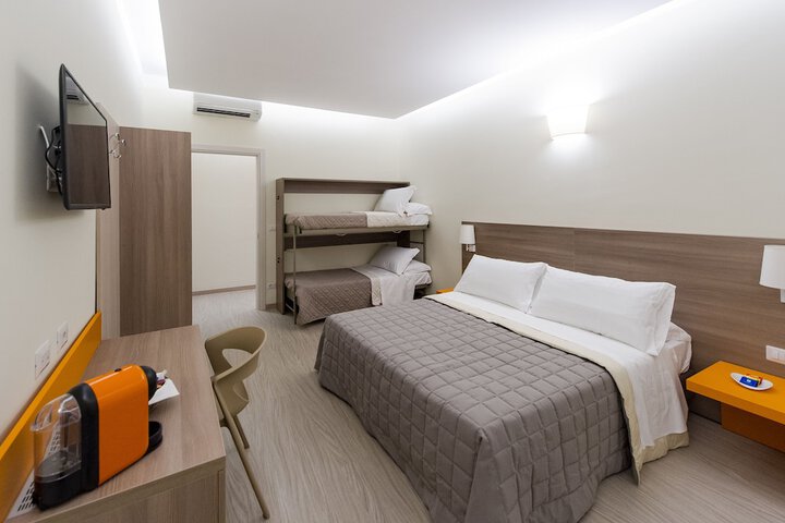 Room 15 of 34