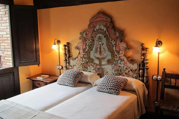Room 4 of 20