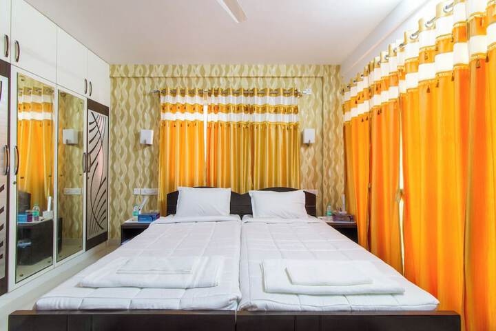 Room 2 of 10
