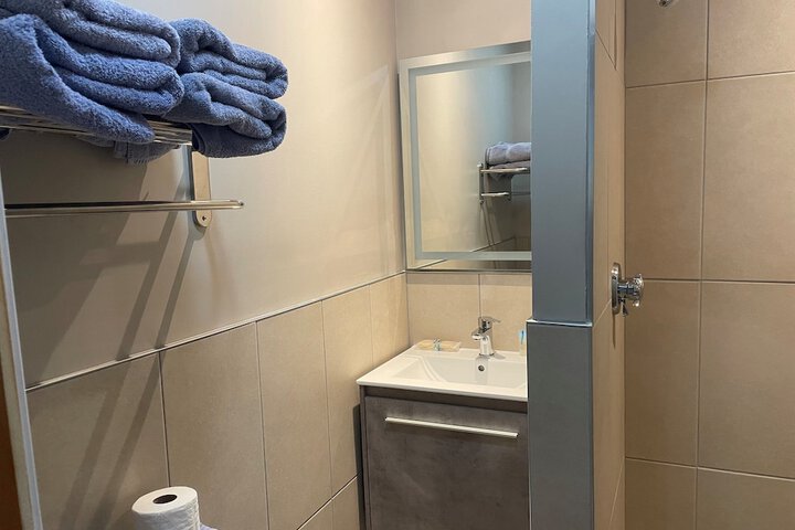 Room 100 of 143