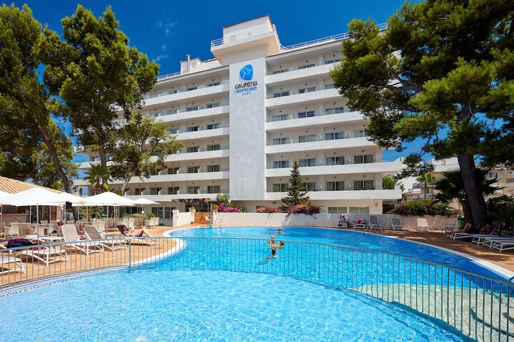 Hotel Pool