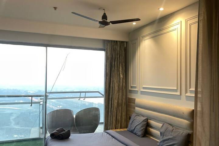 Room 6 of 26
