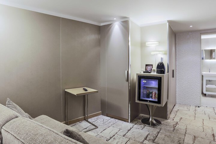 Room 15 of 51