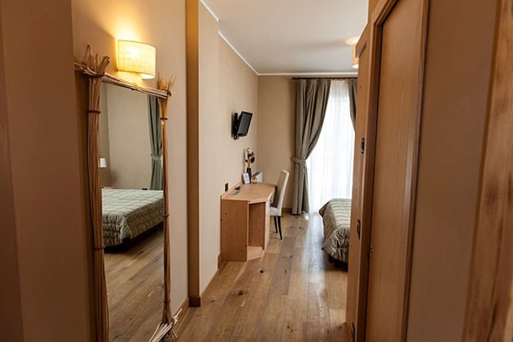 Room 7 of 24