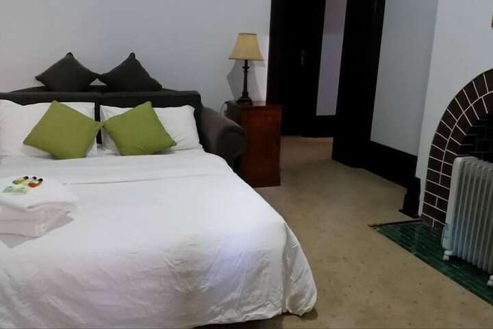 Room 14 of 33