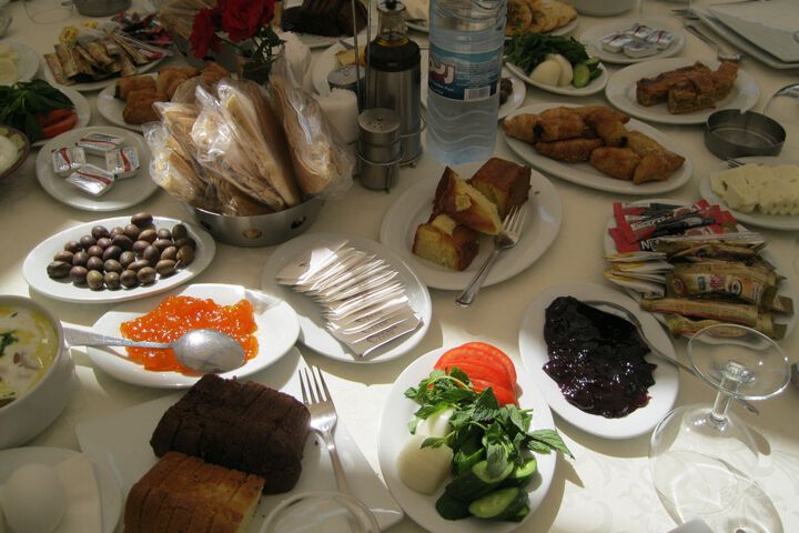 Dining 7 of 42