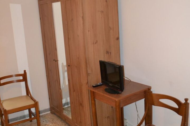 Room 10 of 17