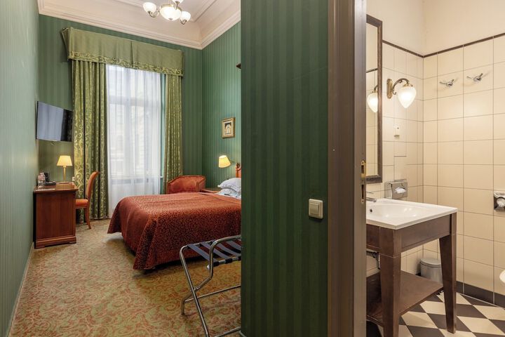 Room 33 of 75