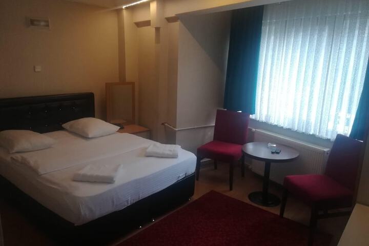 Room 3 of 32