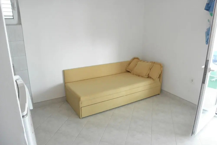 Room 3 of 9