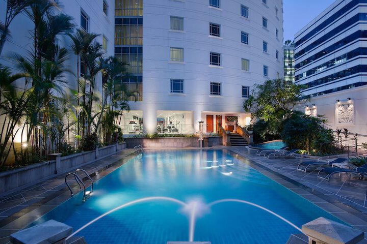 Hotel Pool