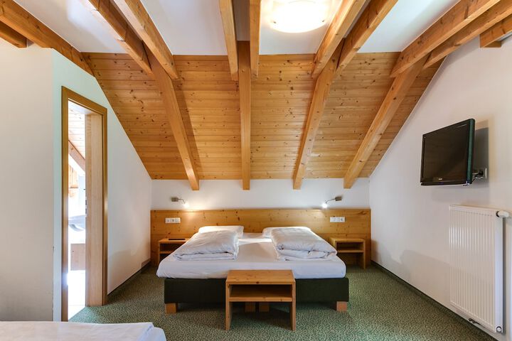 Room 13 of 70