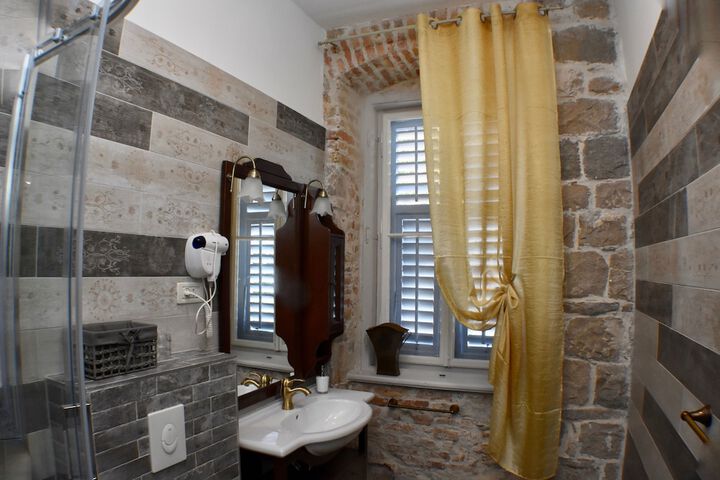 Room 19 of 52