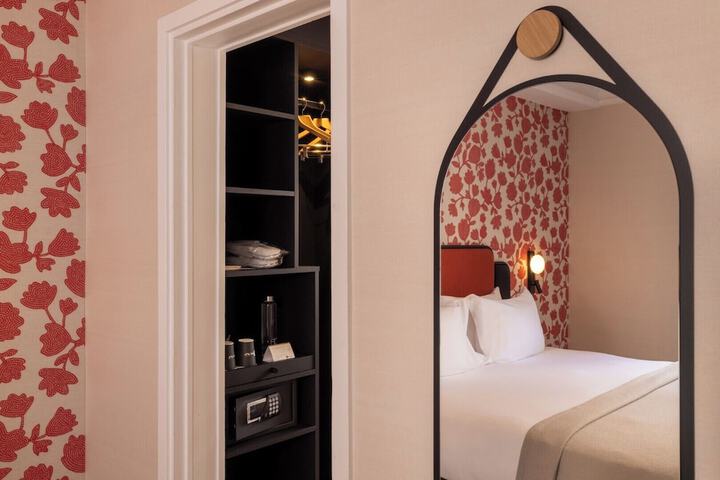 Room 27 of 48
