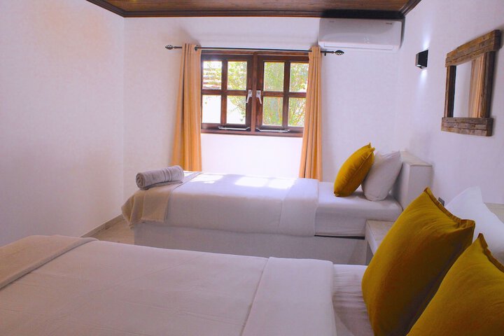 Room 10 of 141