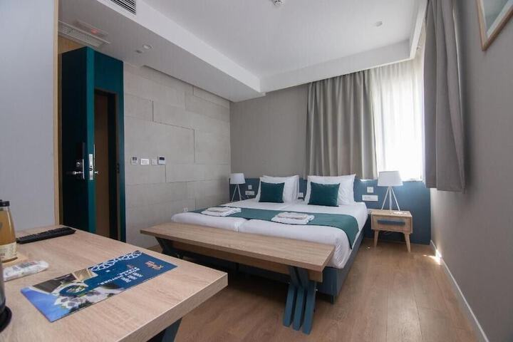 Room 2 of 36