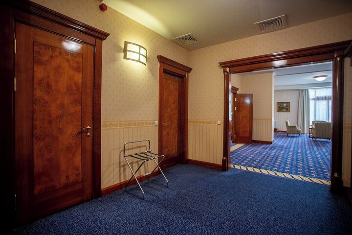 Room 73 of 143