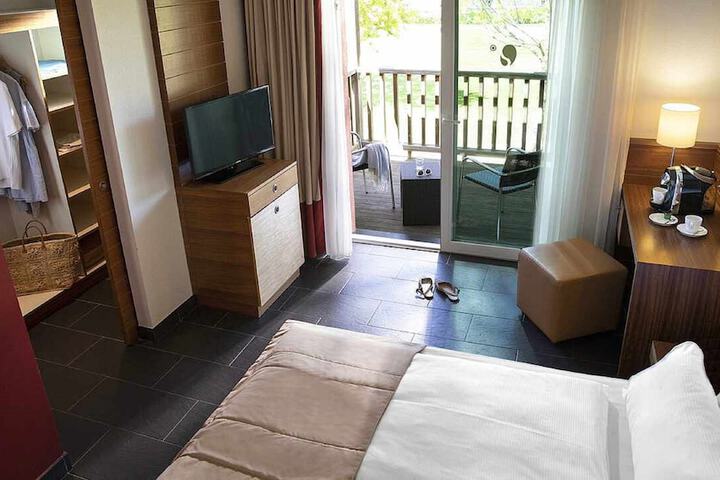Room 2 of 121