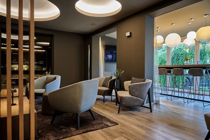 Entrance & Lobby