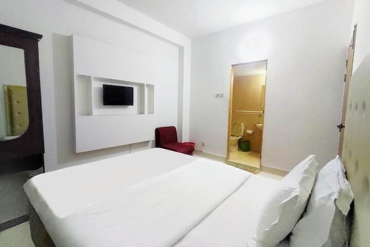 Room 13 of 24