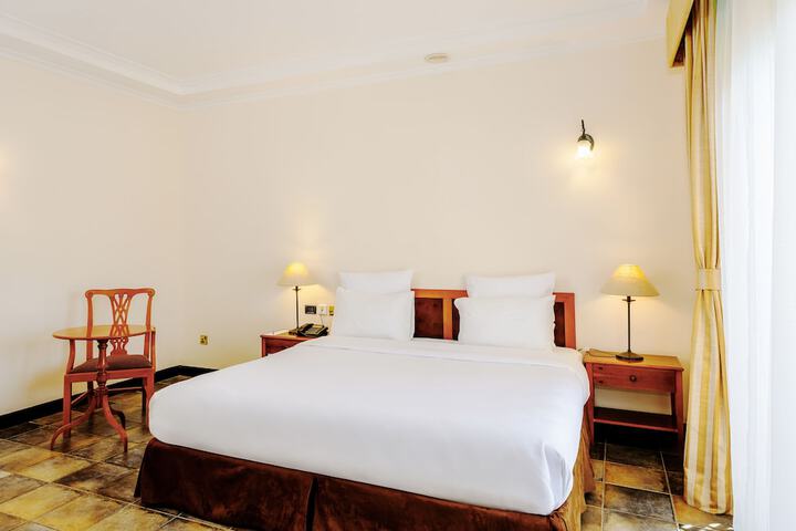 Room 3 of 164
