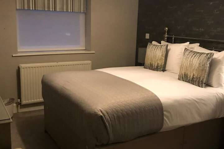 Room 6 of 32