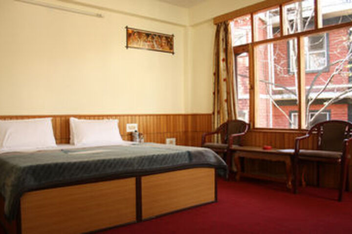 Room 8 of 18