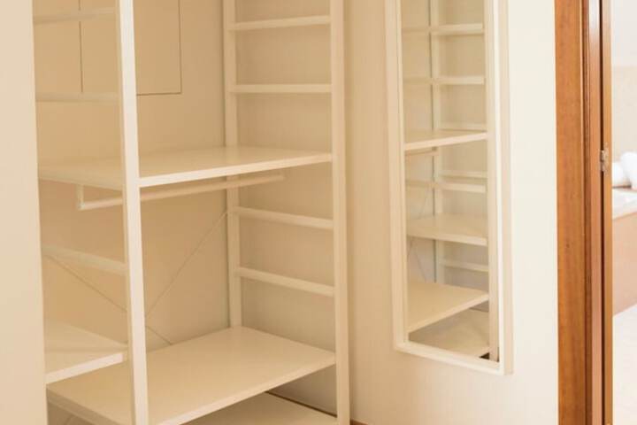 Room 52 of 105