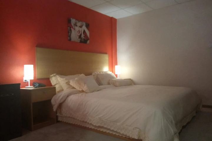 Room 5 of 13