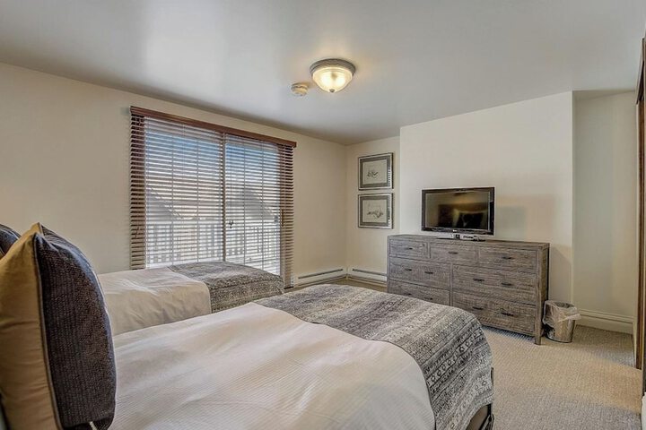 Room 12 of 39